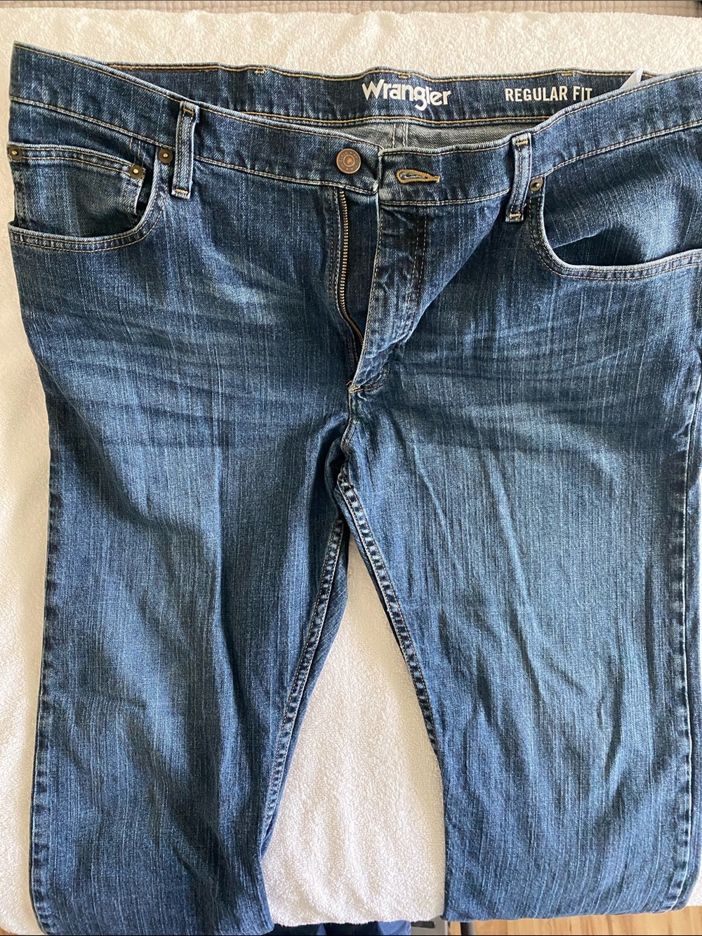 Wrangler Relaxed Fit Men's Dark Blue Jeans